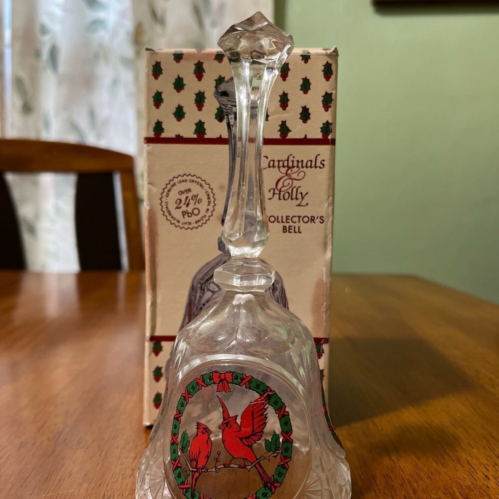 Artmark 24% lead crystal bell with cardinals